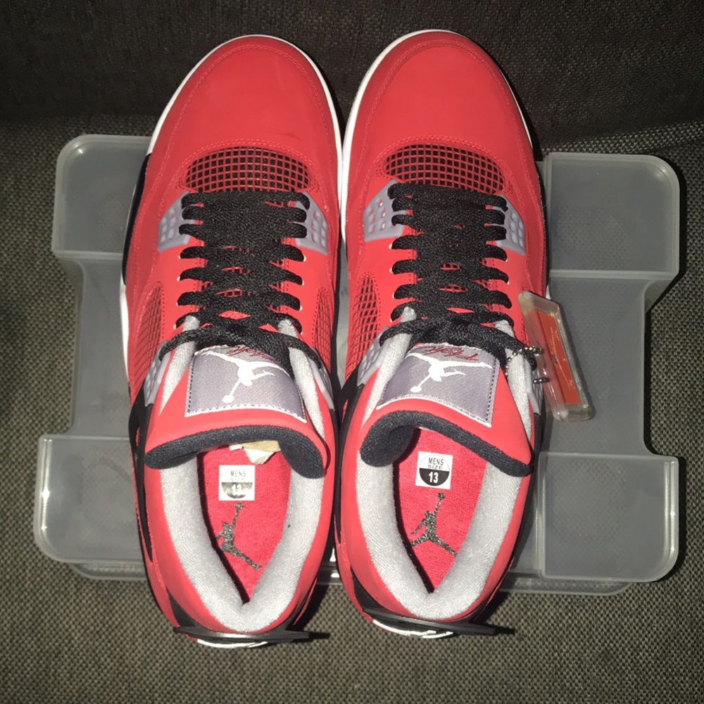 AIR JORDAN 4 RETRO "TORO BRAVO" - Picture 7 of 7